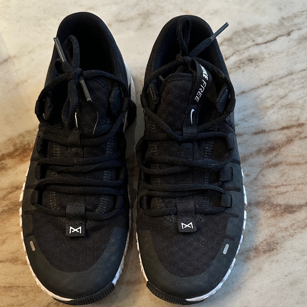 Nike Black and White Women's Sneakers
